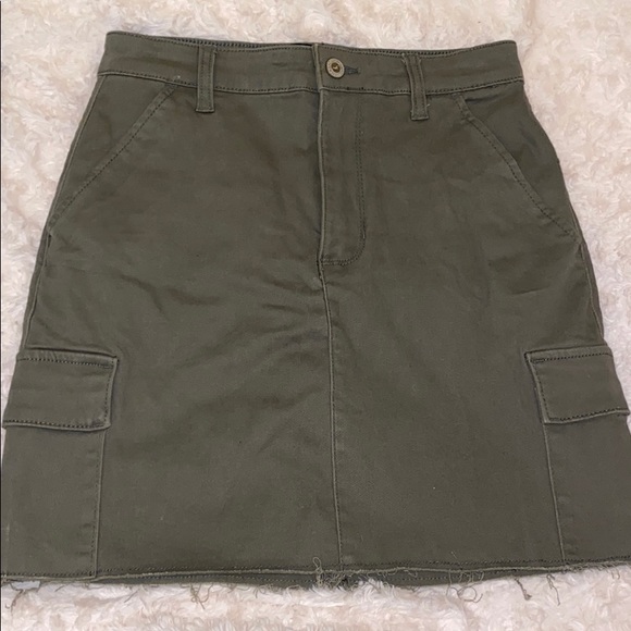 Hollister Dresses & Skirts - Hollister High-Wasted Green Utility Skirt